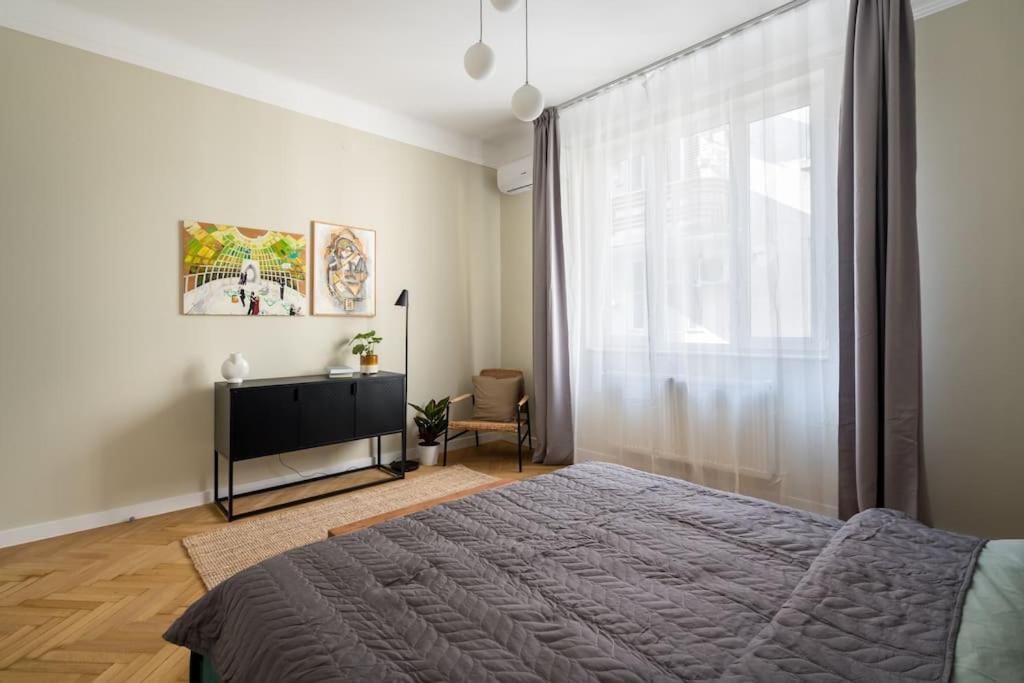 Exquisite Art Deco 2Br Apartment Prime Location Bukares Bagian luar foto