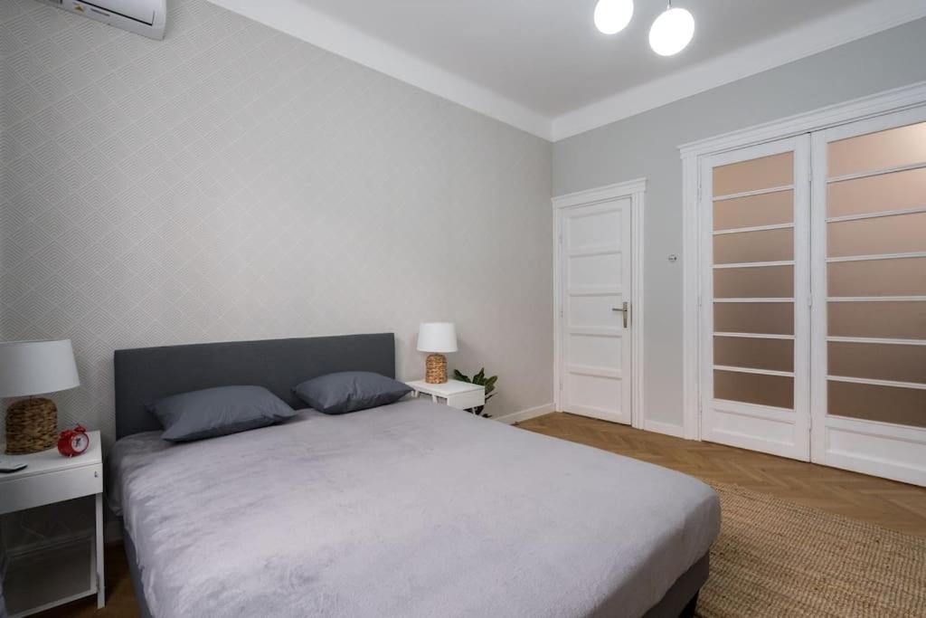 Exquisite Art Deco 2Br Apartment Prime Location Bukares Bagian luar foto