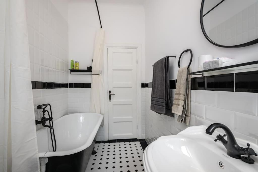 Exquisite Art Deco 2Br Apartment Prime Location Bukares Bagian luar foto
